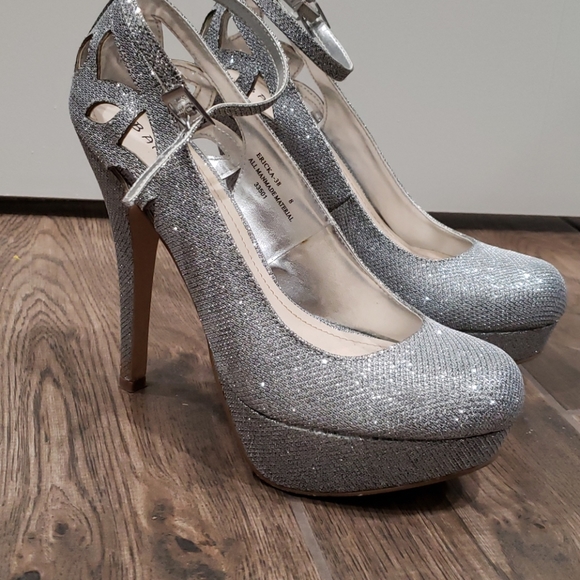 Sparkling Platform Heels - Picture 3 of 4